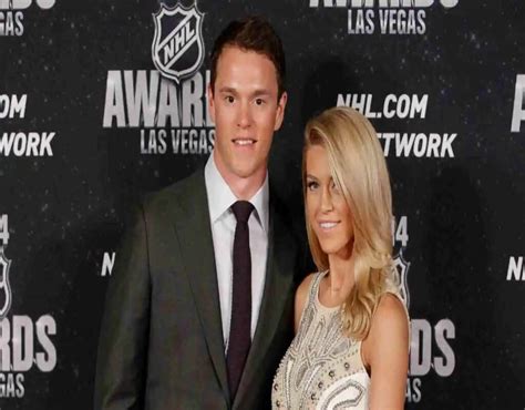 jonathan toews wife photo.